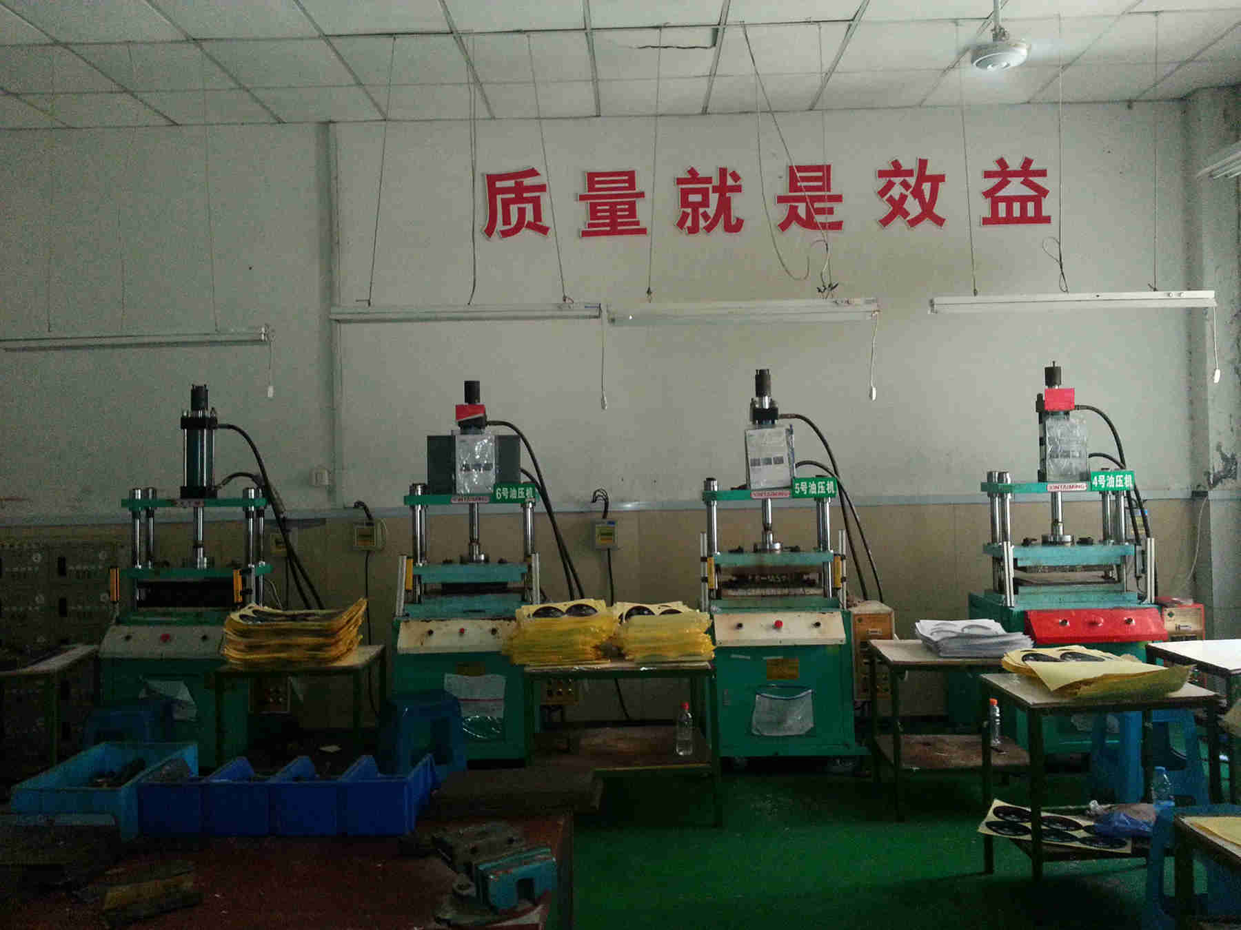 無移動塑料線束成型機